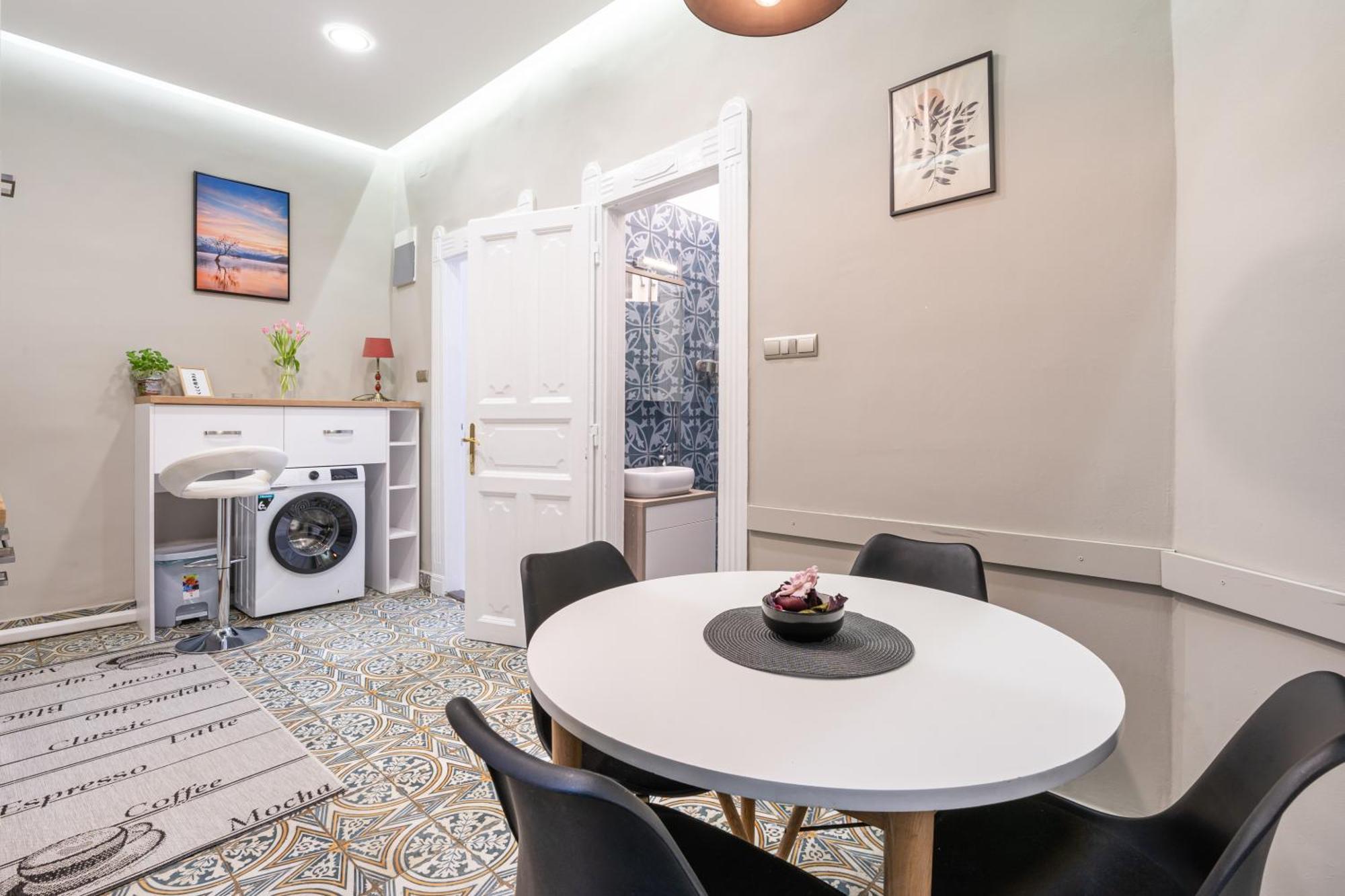 Sea Holly Apartment - With Perfect Location 2 Separate Bdrms Budapest Exterior photo